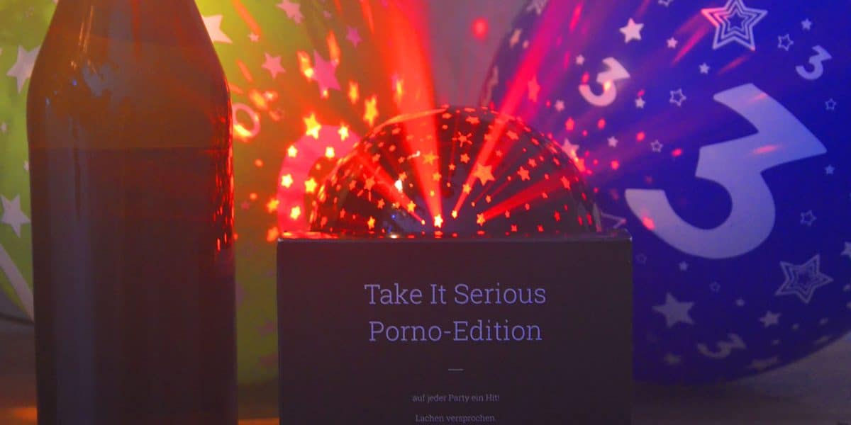 Ballons 3 Take It Serious Take It Serious Porno-Edition auf einer Party im Licht einer Discokugel