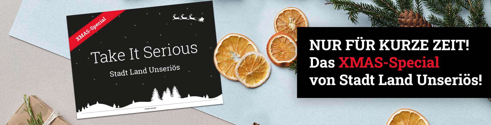 XMAS-Special wird in Geschenkpapier eingepackt und mit Tannenzweigen und getrockneten Orangen verziert